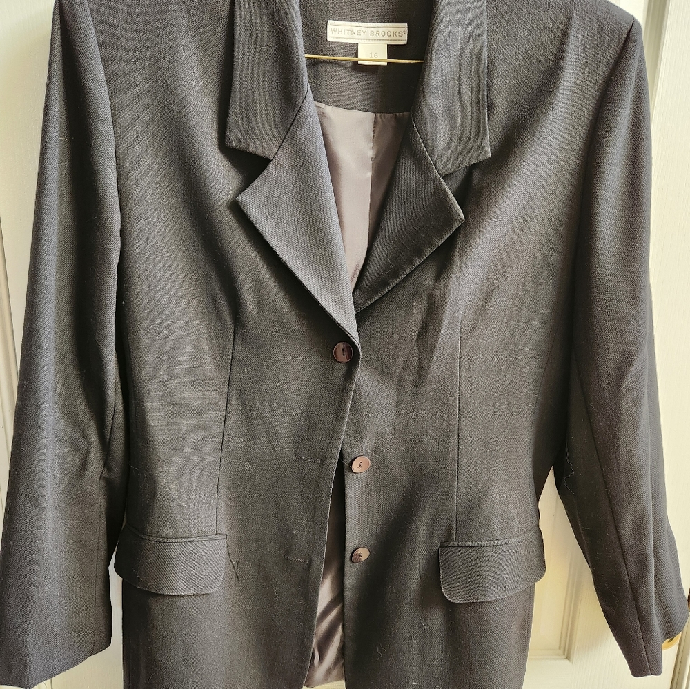 Black lined size 16 blazer.